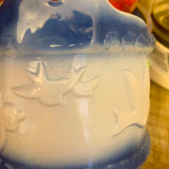 Victoria ironstone vintage blue bird salt box. No cracks or chips. - Picture 9 of 10